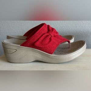 BZees red platform flip flop thong sandals, women’s size 8.5. EUC